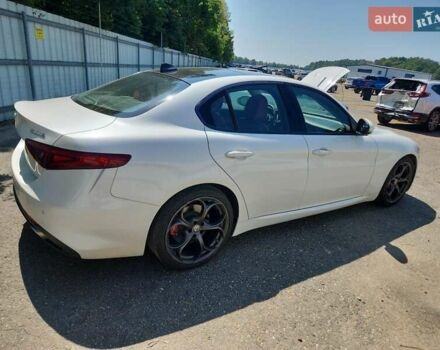 Белый Альфа Ромео Джулия, объемом двигателя 2 л и пробегом 94 тыс. км за 5300 $, фото 2 на Automoto.ua