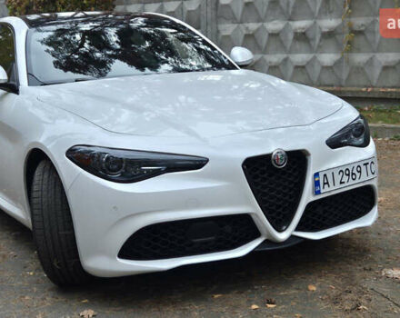Белый Альфа Ромео Джулия, объемом двигателя 2 л и пробегом 74 тыс. км за 19400 $, фото 2 на Automoto.ua