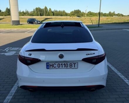 Білий Альфа Ромео Джулія, об'ємом двигуна 2 л та пробігом 106 тис. км за 17499 $, фото 4 на Automoto.ua