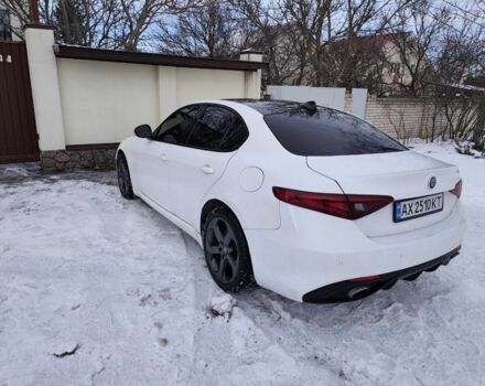 Белый Альфа Ромео Джулия, объемом двигателя 2 л и пробегом 88 тыс. км за 16000 $, фото 3 на Automoto.ua