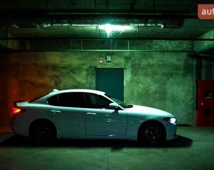 Білий Альфа Ромео Джулія, об'ємом двигуна 2 л та пробігом 12 тис. км за 20500 $, фото 5 на Automoto.ua