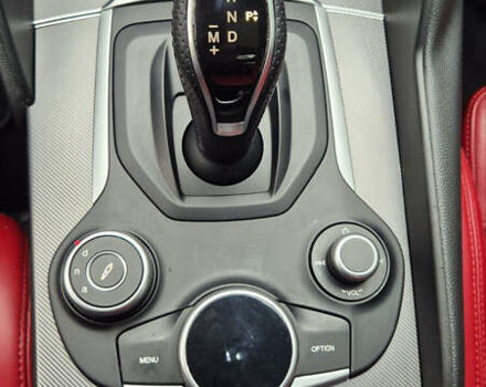 Белый Альфа Ромео Джулия, объемом двигателя 2 л и пробегом 74 тыс. км за 19400 $, фото 11 на Automoto.ua