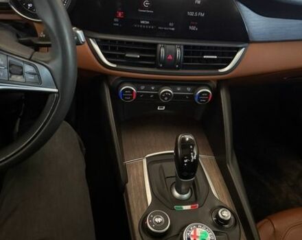 Білий Альфа Ромео Джулія, об'ємом двигуна 2 л та пробігом 87 тис. км за 20500 $, фото 2 на Automoto.ua