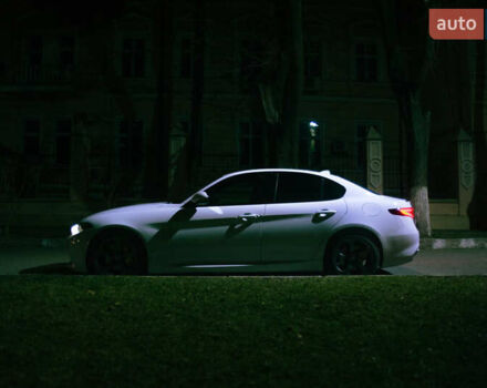 Белый Альфа Ромео Джулия, объемом двигателя 2 л и пробегом 115 тыс. км за 20500 $, фото 3 на Automoto.ua