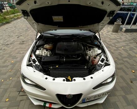 Білий Альфа Ромео Джулія, об'ємом двигуна 2 л та пробігом 11500 тис. км за 20500 $, фото 4 на Automoto.ua