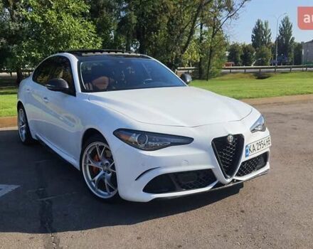Белый Альфа Ромео Джулия, объемом двигателя 2 л и пробегом 82 тыс. км за 25600 $, фото 15 на Automoto.ua
