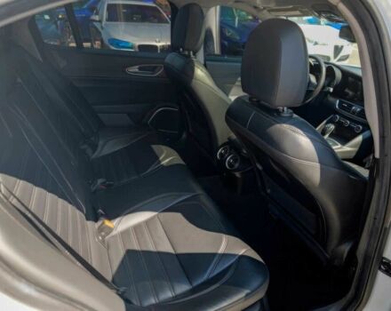 Белый Альфа Ромео Джулия, объемом двигателя 2 л и пробегом 64 тыс. км за 11000 $, фото 13 на Automoto.ua