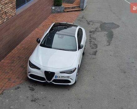 Белый Альфа Ромео Джулия, объемом двигателя 2 л и пробегом 82 тыс. км за 25600 $, фото 19 на Automoto.ua