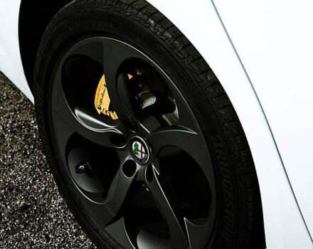 Білий Альфа Ромео Джулія, об'ємом двигуна 2 л та пробігом 12 тис. км за 20500 $, фото 2 на Automoto.ua