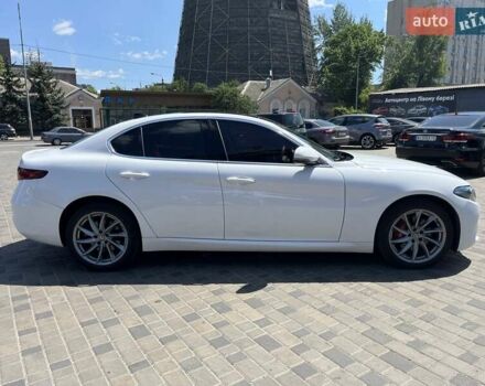 Белый Альфа Ромео Джулия, объемом двигателя 2 л и пробегом 41 тыс. км за 17500 $, фото 13 на Automoto.ua