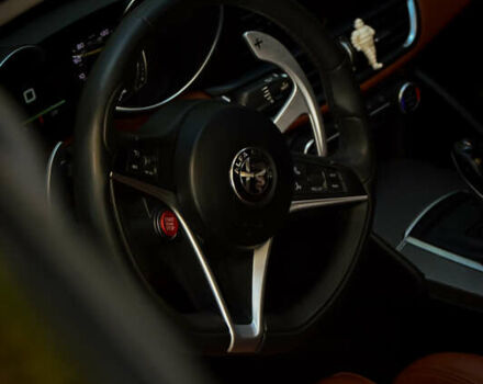 Белый Альфа Ромео Джулия, объемом двигателя 2 л и пробегом 125 тыс. км за 22500 $, фото 20 на Automoto.ua