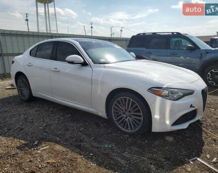 Белый Альфа Ромео Джулия, объемом двигателя 2 л и пробегом 58 тыс. км за 5200 $, фото 3 на Automoto.ua