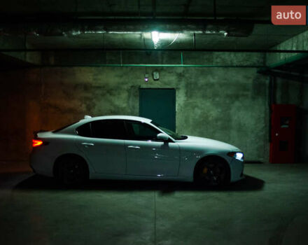 Белый Альфа Ромео Джулия, объемом двигателя 2 л и пробегом 115 тыс. км за 20500 $, фото 2 на Automoto.ua