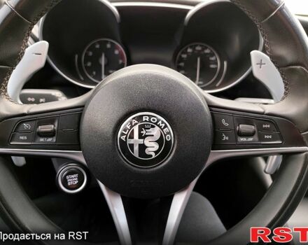 Білий Альфа Ромео Джулія, об'ємом двигуна 2 л та пробігом 88 тис. км за 16000 $, фото 8 на Automoto.ua