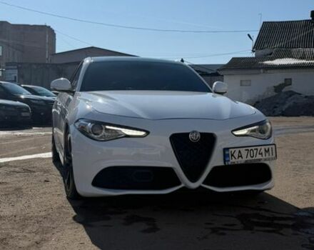 Белый Альфа Ромео Джулия, объемом двигателя 2 л и пробегом 137 тыс. км за 19500 $, фото 1 на Automoto.ua