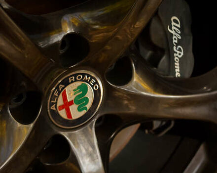 Белый Альфа Ромео Джулия, объемом двигателя 2 л и пробегом 125 тыс. км за 22500 $, фото 19 на Automoto.ua