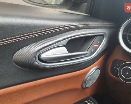 Белый Альфа Ромео Джулия, объемом двигателя 2 л и пробегом 82 тыс. км за 25600 $, фото 36 на Automoto.ua