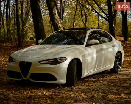 Белый Альфа Ромео Джулия, объемом двигателя 2 л и пробегом 125 тыс. км за 22500 $, фото 13 на Automoto.ua