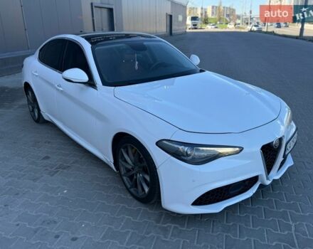 Белый Альфа Ромео Джулия, объемом двигателя 2 л и пробегом 103 тыс. км за 16900 $, фото 4 на Automoto.ua