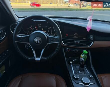 Белый Альфа Ромео Джулия, объемом двигателя 2 л и пробегом 103 тыс. км за 16900 $, фото 15 на Automoto.ua