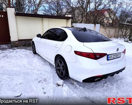 Білий Альфа Ромео Джулія, об'ємом двигуна 2 л та пробігом 88 тис. км за 16000 $, фото 3 на Automoto.ua