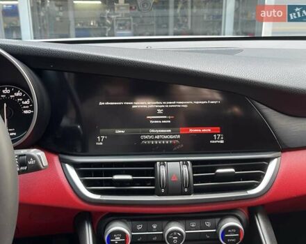 Белый Альфа Ромео Джулия, объемом двигателя 2 л и пробегом 41 тыс. км за 17500 $, фото 25 на Automoto.ua