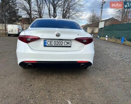 Білий Альфа Ромео Джулія, об'ємом двигуна 2 л та пробігом 107 тис. км за 19500 $, фото 4 на Automoto.ua