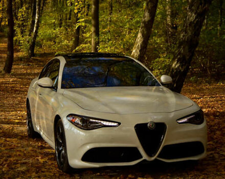 Белый Альфа Ромео Джулия, объемом двигателя 2 л и пробегом 125 тыс. км за 22500 $, фото 12 на Automoto.ua