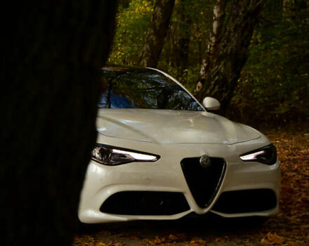 Белый Альфа Ромео Джулия, объемом двигателя 2 л и пробегом 125 тыс. км за 22500 $, фото 6 на Automoto.ua