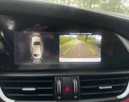 Білий Альфа Ромео Джулія, об'ємом двигуна 2 л та пробігом 56 тис. км за 5400 $, фото 7 на Automoto.ua