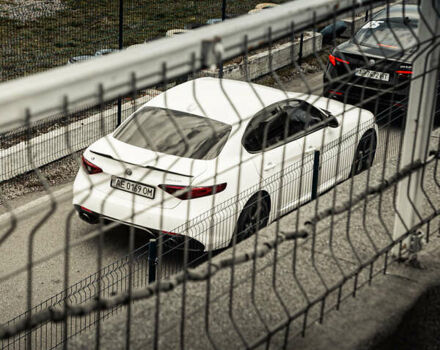 Белый Альфа Ромео Джулия, объемом двигателя 2 л и пробегом 115 тыс. км за 20500 $, фото 6 на Automoto.ua