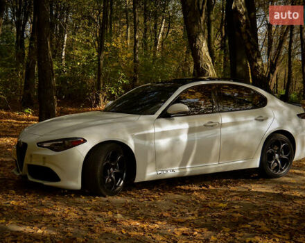 Белый Альфа Ромео Джулия, объемом двигателя 2 л и пробегом 125 тыс. км за 22500 $, фото 14 на Automoto.ua