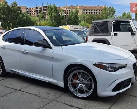 Белый Альфа Ромео Джулия, объемом двигателя 2 л и пробегом 82 тыс. км за 25600 $, фото 8 на Automoto.ua