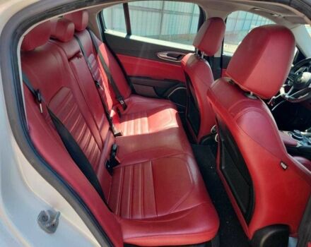 Білий Альфа Ромео Джулія, об'ємом двигуна 2 л та пробігом 95 тис. км за 3800 $, фото 9 на Automoto.ua