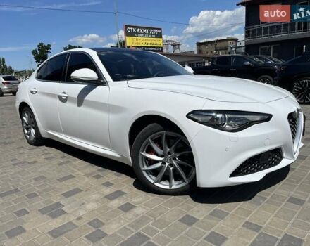 Белый Альфа Ромео Джулия, объемом двигателя 2 л и пробегом 41 тыс. км за 17500 $, фото 9 на Automoto.ua