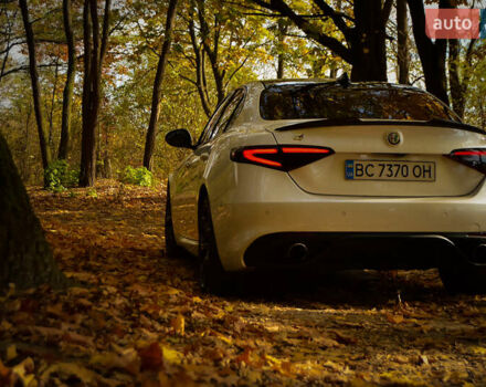 Белый Альфа Ромео Джулия, объемом двигателя 2 л и пробегом 125 тыс. км за 22500 $, фото 11 на Automoto.ua