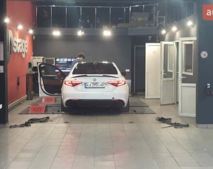 Белый Альфа Ромео Джулия, объемом двигателя 2 л и пробегом 82 тыс. км за 25600 $, фото 14 на Automoto.ua