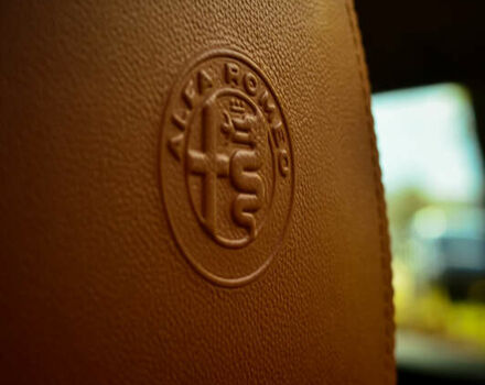 Белый Альфа Ромео Джулия, объемом двигателя 2 л и пробегом 125 тыс. км за 22500 $, фото 25 на Automoto.ua