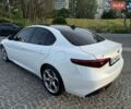 Білий Альфа Ромео Джулія, об'ємом двигуна 2 л та пробігом 85 тис. км за 21700 $, фото 4 на Automoto.ua