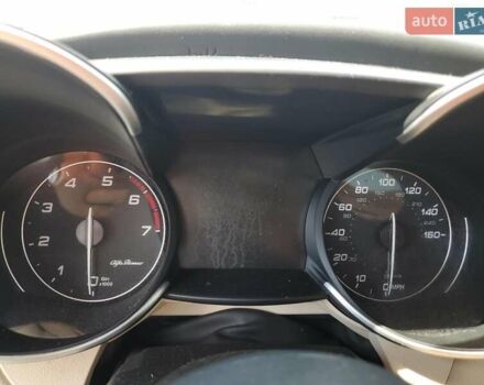 Белый Альфа Ромео Джулия, объемом двигателя 2 л и пробегом 58 тыс. км за 5200 $, фото 8 на Automoto.ua