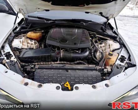 Білий Альфа Ромео Джулія, об'ємом двигуна 2 л та пробігом 88 тис. км за 16000 $, фото 9 на Automoto.ua