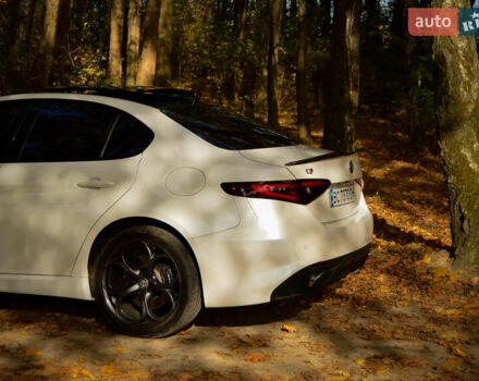 Белый Альфа Ромео Джулия, объемом двигателя 2 л и пробегом 125 тыс. км за 22500 $, фото 15 на Automoto.ua