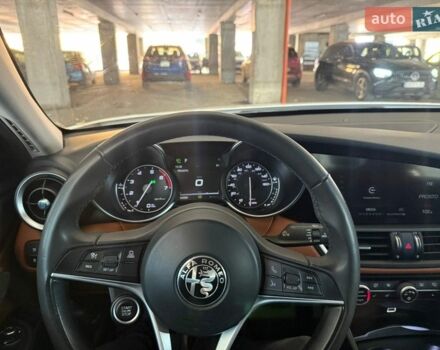 Білий Альфа Ромео Джулія, об'ємом двигуна 2 л та пробігом 87 тис. км за 20500 $, фото 3 на Automoto.ua