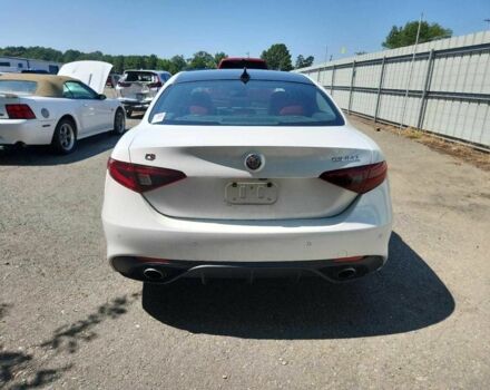 Білий Альфа Ромео Джулія, об'ємом двигуна 2 л та пробігом 95 тис. км за 3800 $, фото 5 на Automoto.ua