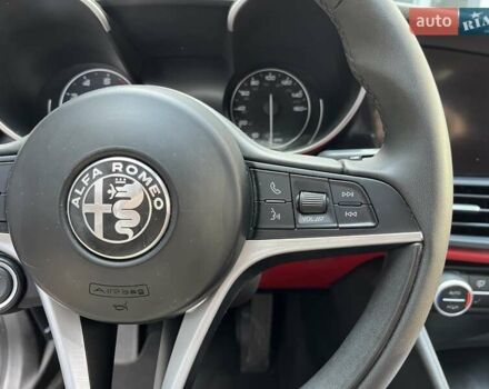 Белый Альфа Ромео Джулия, объемом двигателя 2 л и пробегом 41 тыс. км за 17500 $, фото 43 на Automoto.ua
