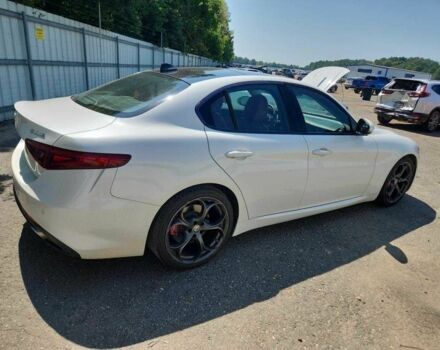 Білий Альфа Ромео Джулія, об'ємом двигуна 2 л та пробігом 95 тис. км за 3800 $, фото 2 на Automoto.ua