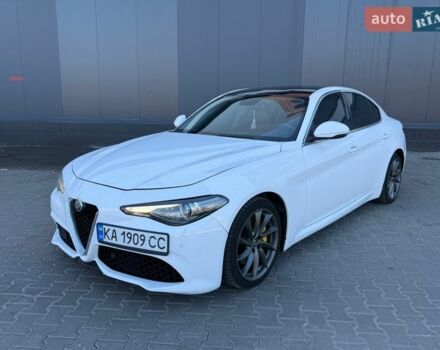 Белый Альфа Ромео Джулия, объемом двигателя 2 л и пробегом 103 тыс. км за 16900 $, фото 2 на Automoto.ua