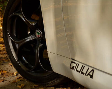 Белый Альфа Ромео Джулия, объемом двигателя 2 л и пробегом 125 тыс. км за 22500 $, фото 17 на Automoto.ua