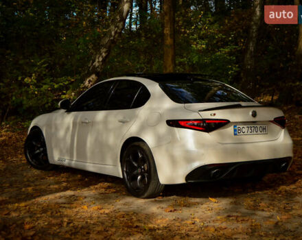 Белый Альфа Ромео Джулия, объемом двигателя 2 л и пробегом 125 тыс. км за 22500 $, фото 16 на Automoto.ua