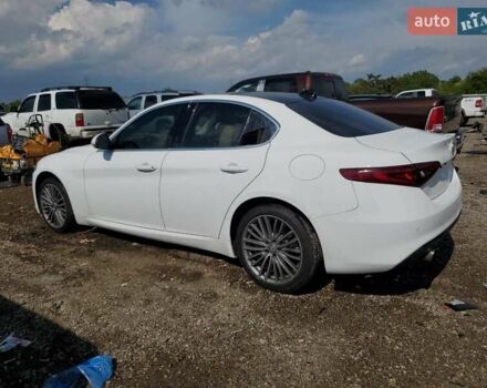 Белый Альфа Ромео Джулия, объемом двигателя 2 л и пробегом 58 тыс. км за 5200 $, фото 1 на Automoto.ua